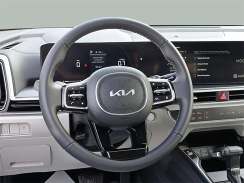 Used 2025 Kia Sorento S image 9