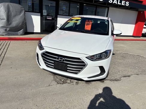 Used 2017 Hyundai Elantra SE FWD image 4