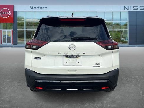 Certified 2023 Nissan Rogue SV w/ SV Premium B Package image 6