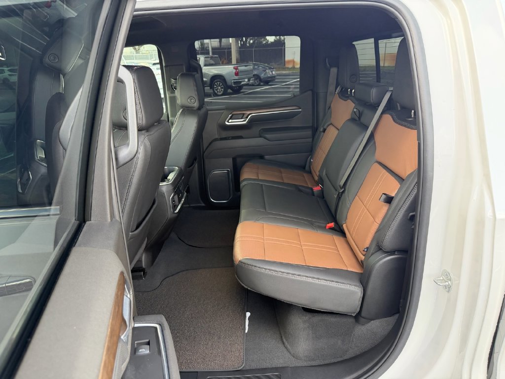 Used 2025 Chevrolet Silverado 1500 High Country RWD image 14