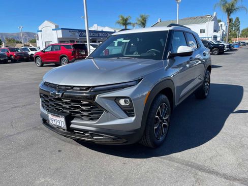 Used 2025 Chevrolet TrailBlazer ACTIV w/ Convenience Package image 3