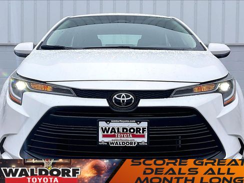 Used 2023 Toyota Corolla LE w/ LE Convenience Package image 3
