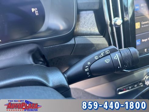 Used 2023 Volvo XC40 Recharge Ultimate image 35