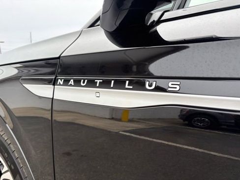 Used 2024 Lincoln Nautilus Reserve image 15