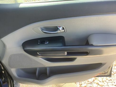 Used 2018 Kia Sedona LX w/ LX Essentials Premium Package FWD image 16