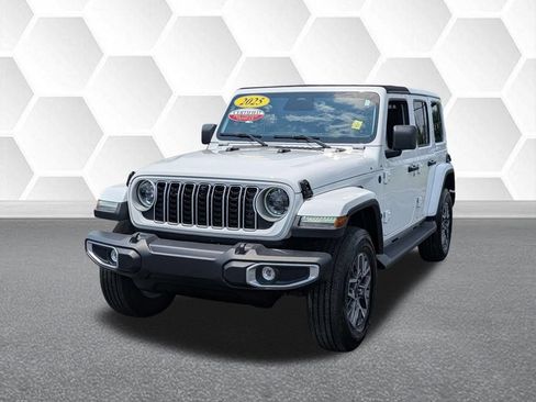 Certified 2025 Jeep Wrangler Unlimited Sahara AWD/4WD image 7