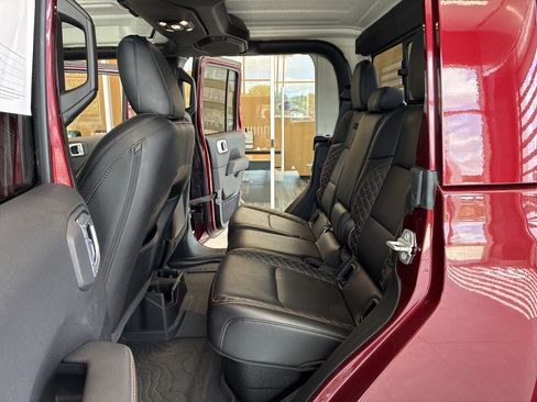 Used 2021 Jeep Gladiator Overland AWD/4WD image 12