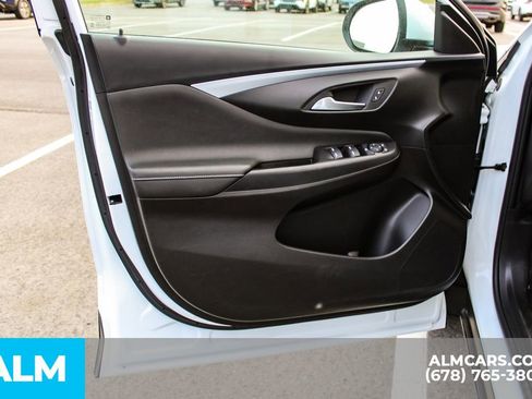 Used 2025 Buick Envista Preferred image 38