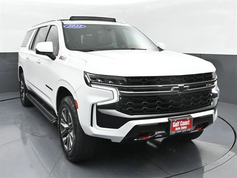 Used 2022 Chevrolet Suburban Z71 w/ Luxury Package AWD/4WD image 3