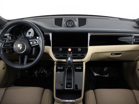 Certified 2025 Porsche Macan S image 11