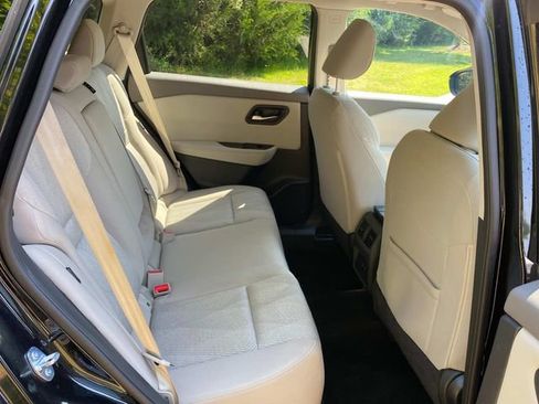 Used 2024 Nissan Rogue SV FWD image 32