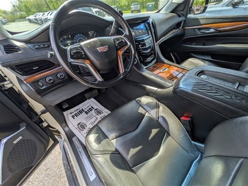Used 2016 Cadillac Escalade Luxury AWD/4WD image 15