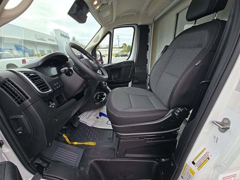 Used 2025 RAM ProMaster 3500 w/ Quick Order Package 22G SLT FWD image 3