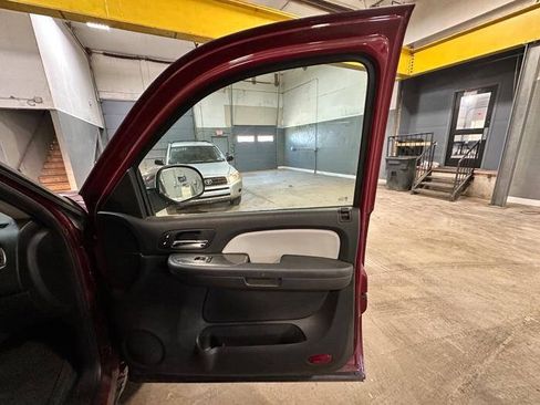 Used 2007 Chevrolet Suburban LT w/ LT Preferred Equipment Group AWD/4WD image 29