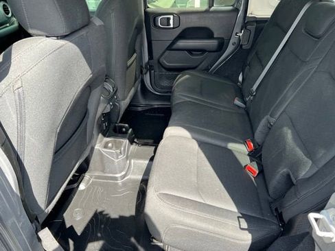 Used 2020 Jeep Wrangler Unlimited Sahara image 16