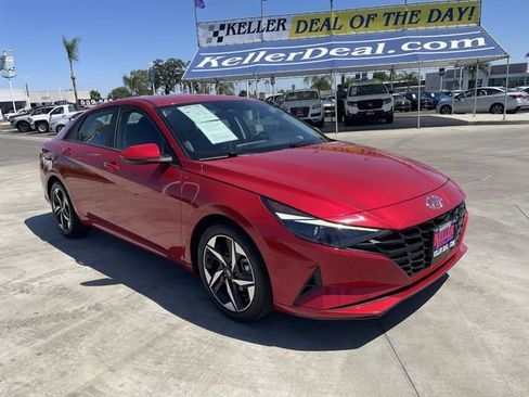 Used 2023 Hyundai Elantra SEL w/ Convenience Package FWD image 2