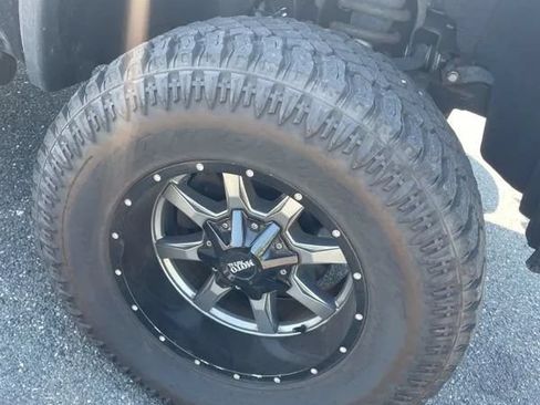 Used 2018 GMC Sierra 1500 SLT w/ All Terrain X Package AWD/4WD image 17