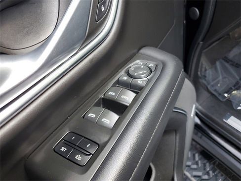 Used 2022 Chevrolet Tahoe Z71 w/ Z71 Off-Road Package image 45