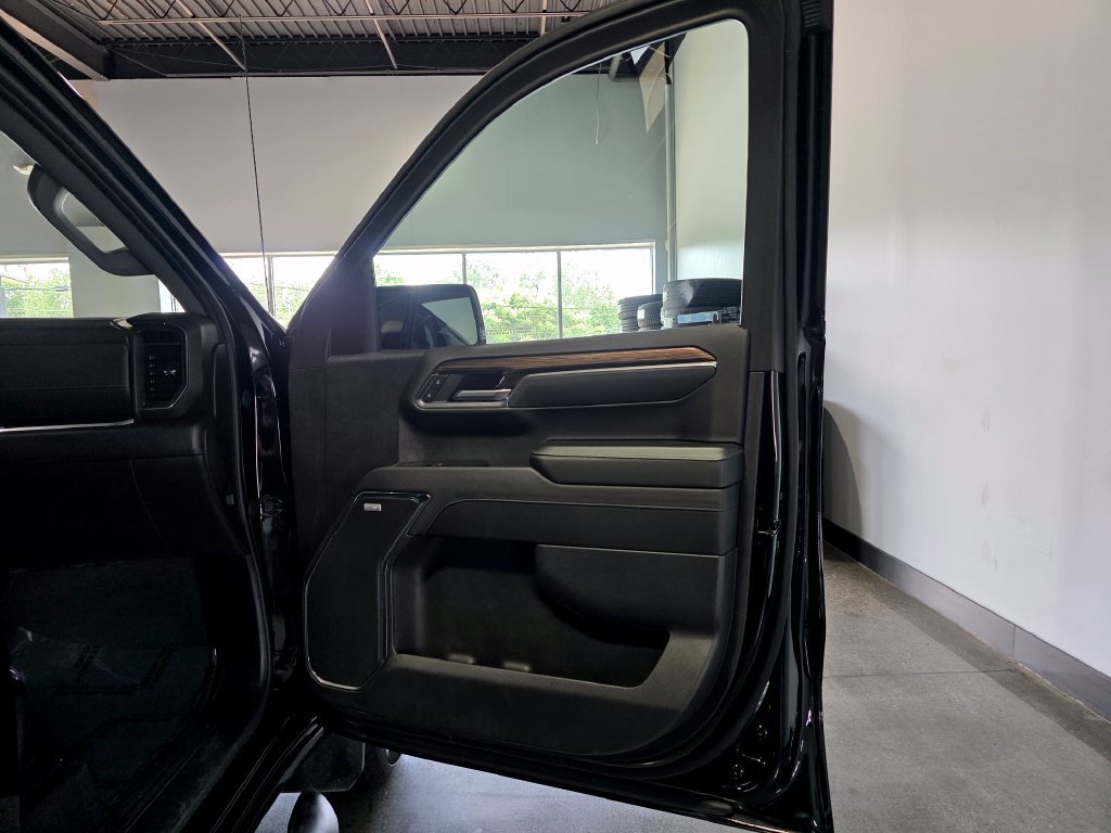 Used 2024 Chevrolet Silverado 1500 RST w/ Redline Edition AWD/4WD image 21