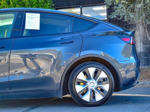 Used 2021 Tesla Model Y Long Range image 9