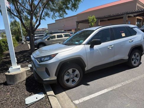 Used 2022 Toyota RAV4 LE AWD/4WD image 25