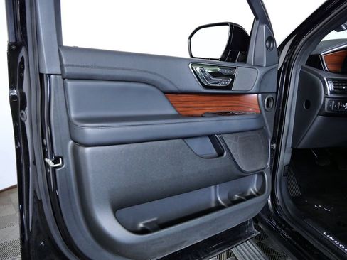 Certified 2022 Lincoln Navigator Reserve w/ Monochromatic Package AWD/4WD image 15