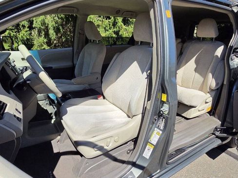 Used 2011 Toyota Sienna LE FWD image 13