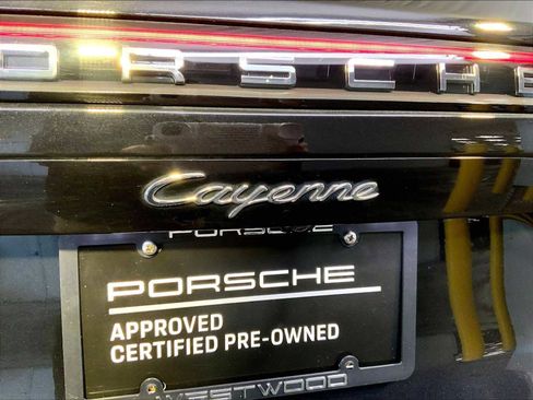Certified 2022 Porsche Cayenne w/ Premium Package image 35