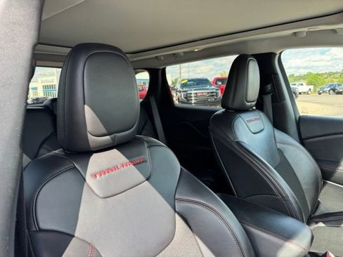 Used 2020 Jeep Cherokee Trailhawk w/ Comfort/Convenience Group AWD/4WD image 25