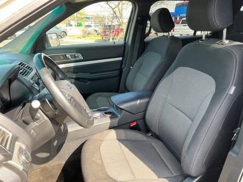 Used 2017 Ford Explorer XLT w/ Equipment Group 201A FWD image 10