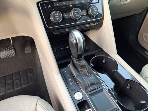 Certified 2022 Volkswagen Atlas SE image 21