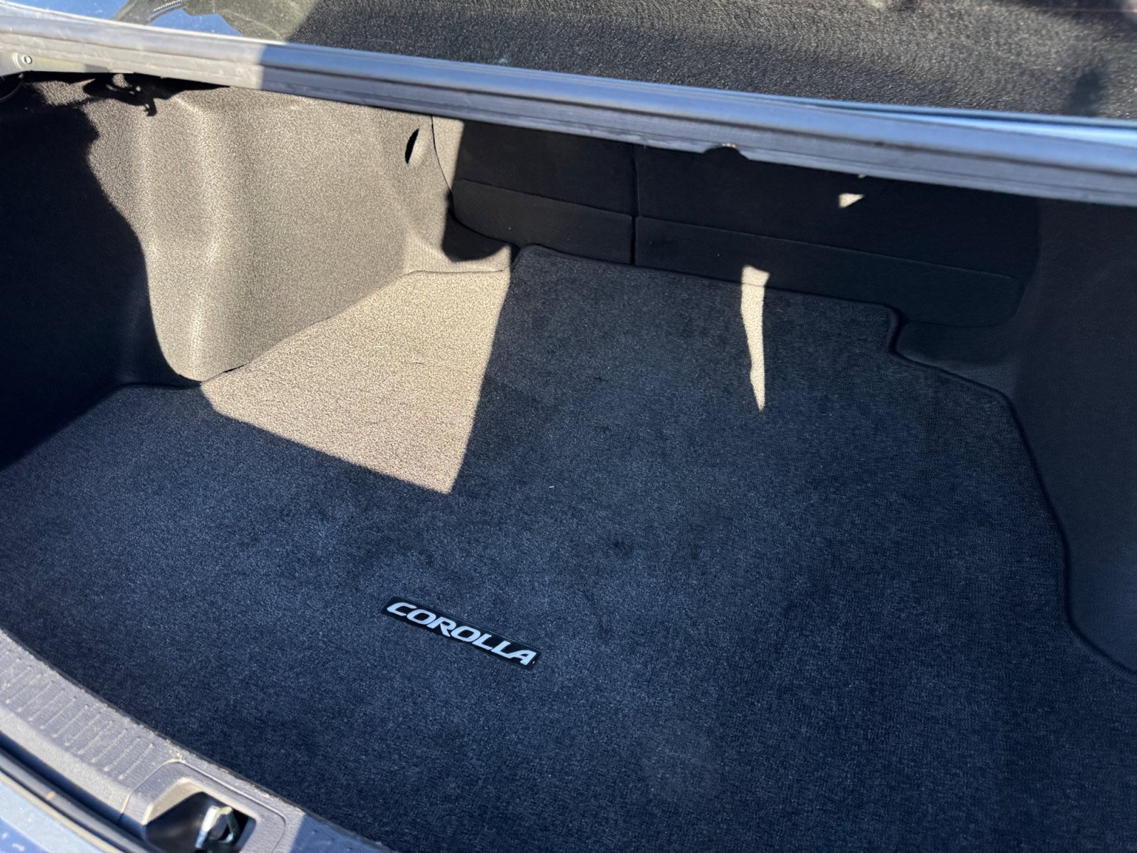Used 2023 Toyota Corolla SE w/ Carpet Mat Package (TMS) FWD image 23
