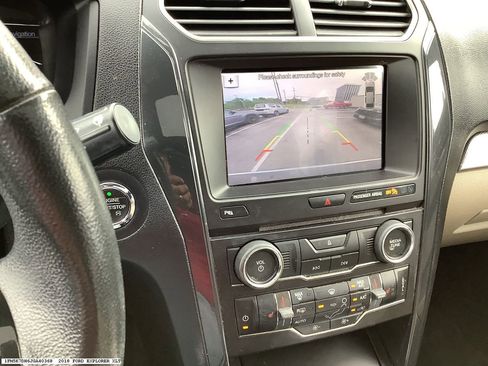 Used 2018 Ford Explorer XLT w/ Equipment Group 202A image 9