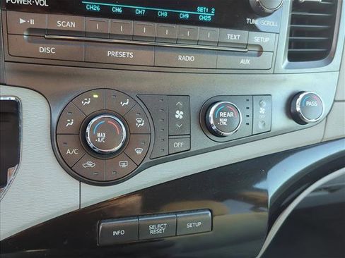 Used 2011 Toyota Sienna LE image 20