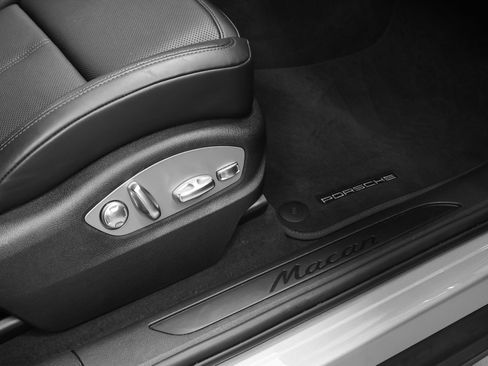 Certified 2026 Porsche Macan image 20