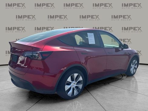 Used 2024 Tesla Model Y Long Range AWD/4WD image 5