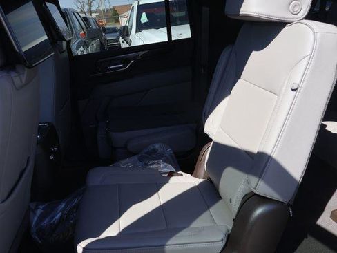 New 2026 GMC Yukon XL Elevation AWD/4WD image 12
