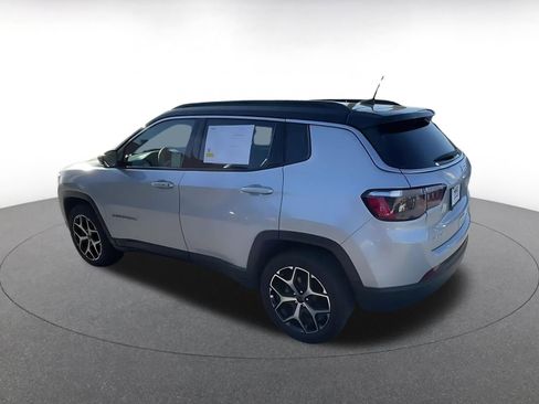 Used 2025 Jeep Compass Limited image 10