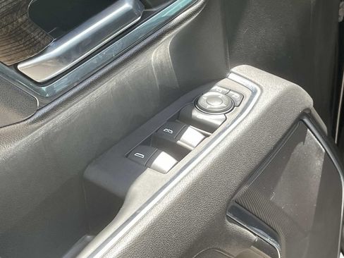 Used 2025 Chevrolet Silverado 1500 LT AWD/4WD image 16