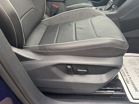 Certified 2022 Volkswagen Tiguan SEL R-Line image 44