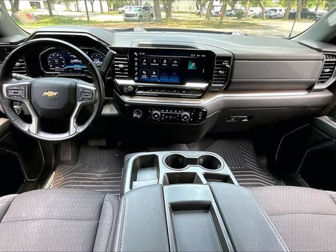 Used 2023 Chevrolet Silverado 1500 LT AWD/4WD image 7