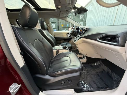 Used 2018 Chrysler Pacifica Limited w/ Advanced Safetytec Group image 26