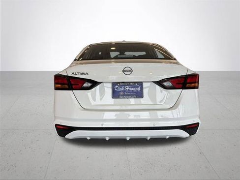 Certified 2025 Nissan Altima 2.5 SV FWD image 8