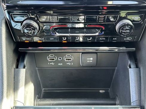 Used 2025 Jeep Grand Cherokee L Limited w/ Black Appearance Package image 39