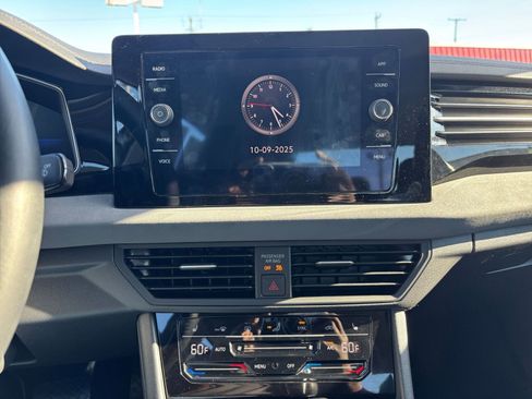 Used 2025 Volkswagen Jetta SE image 18