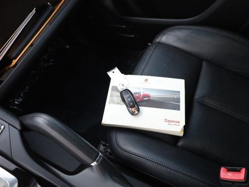 Used 2013 Porsche Cayenne Diesel AWD/4WD image 41
