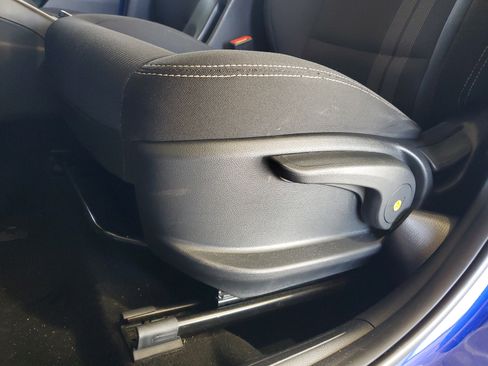 Used 2024 Hyundai Venue SEL FWD image 16