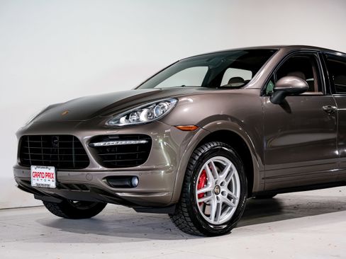 Used 2013 Porsche Cayenne Turbo AWD/4WD image 40