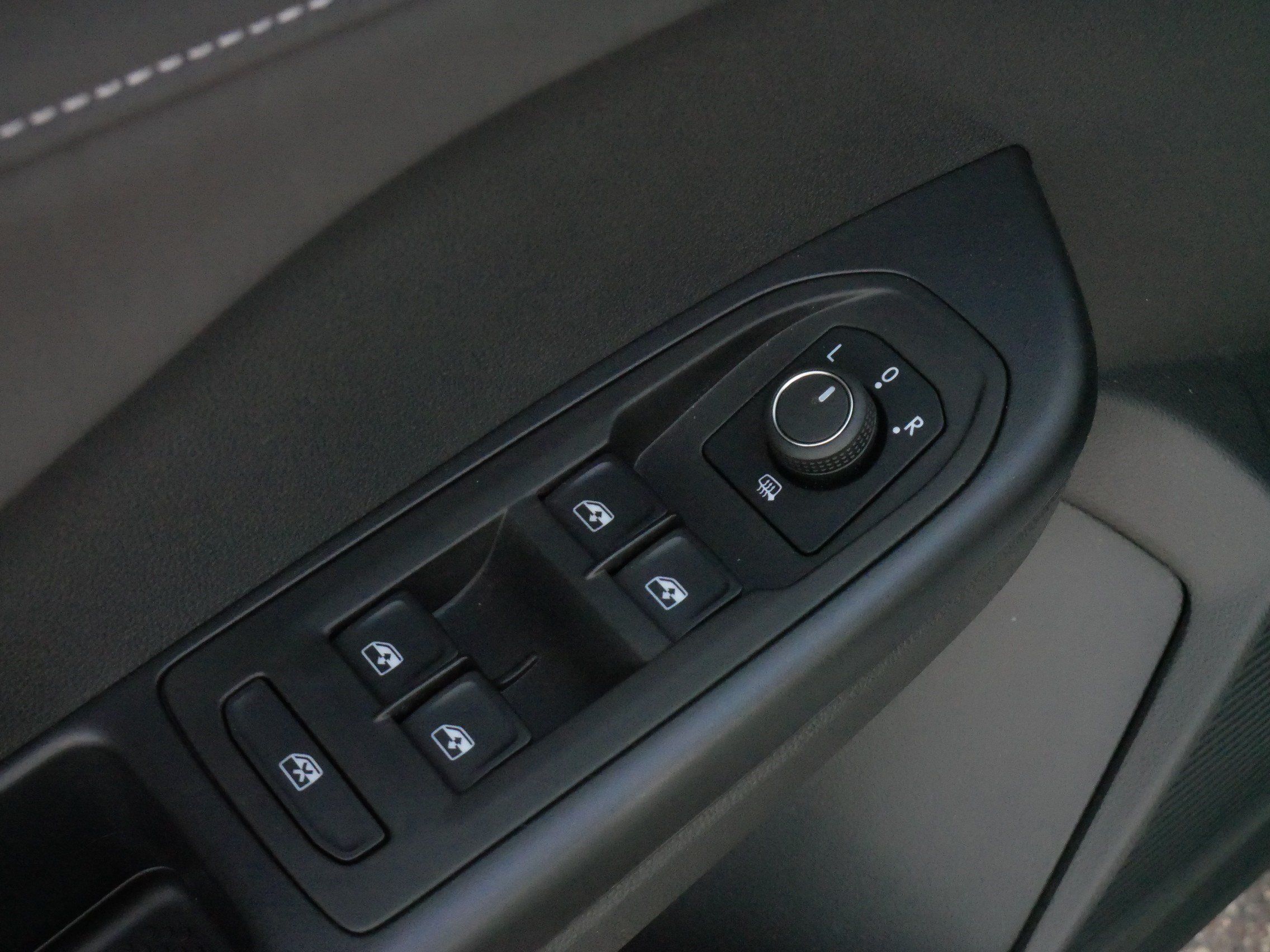 Certified 2025 Volkswagen Taos SE AWD/4WD image 19