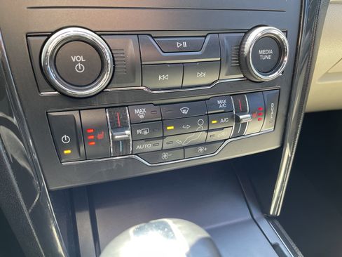 Used 2019 Ford Explorer XLT AWD/4WD image 20